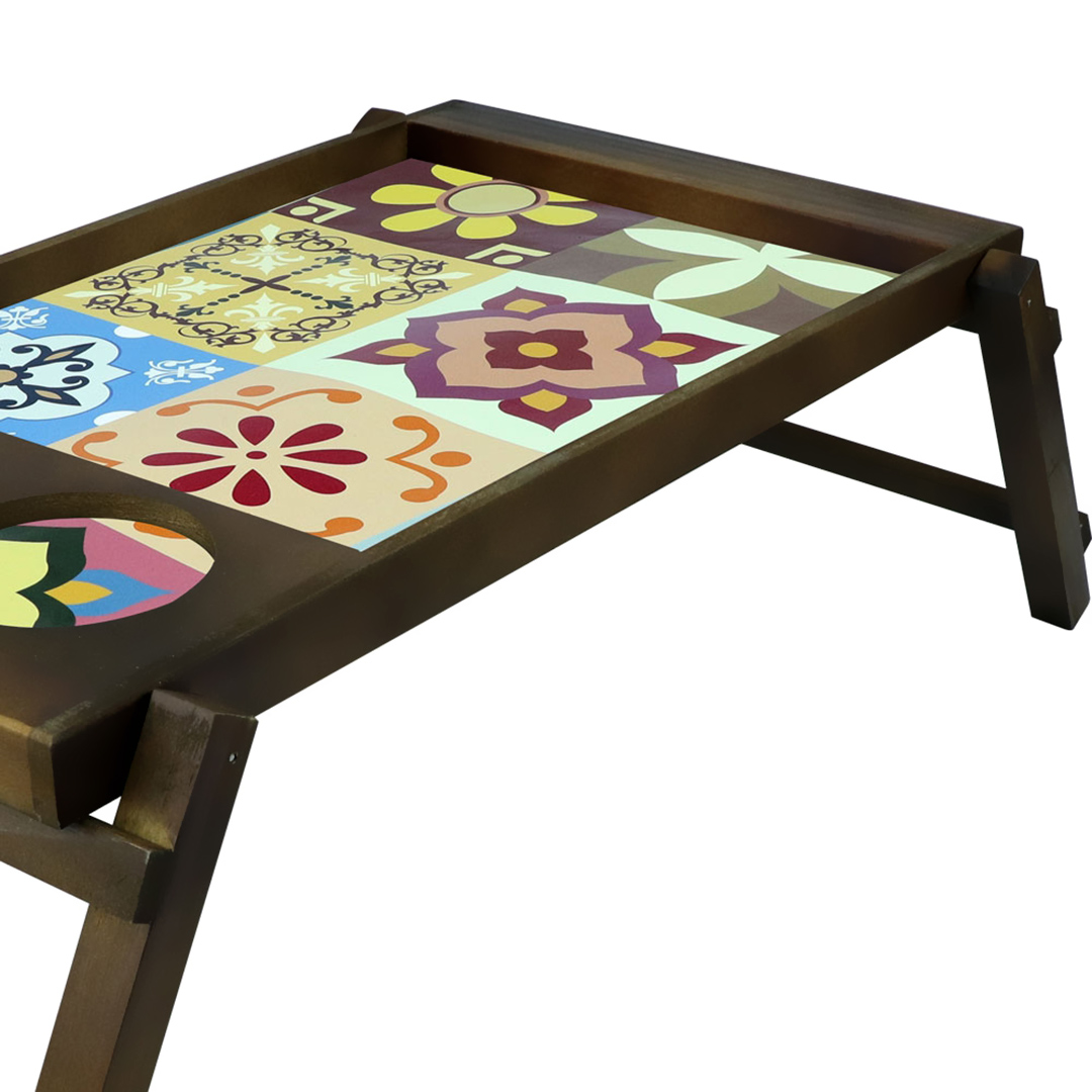 Fotografia para o produto Bandeja retangular em madeira com pé e porta copos L57xP35xA22cm colorido