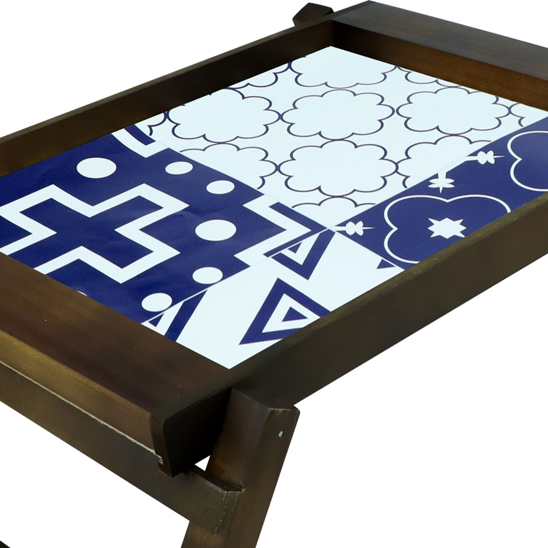 Fotografia para o produto Bandeja retangular em madeira com pé L44xP35xA22cm azulejo azul