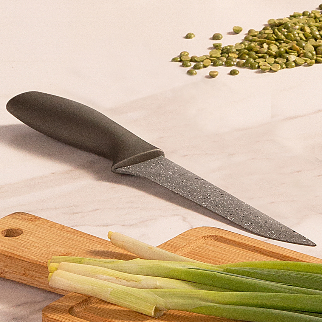 Fotografia para o produto Faca desossar em aço inox 1,8mm com cabo PP emborrachado A27,5 113grs